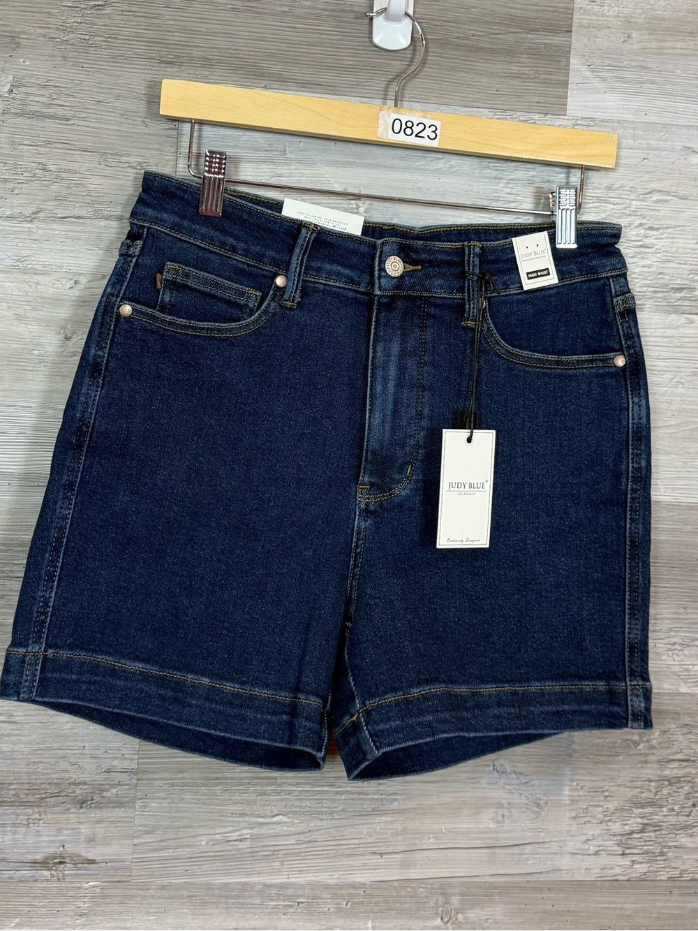 Judy Blue High Waist Non-Distressed Dark Wash Cuffed Denim Shorts Size Large NWT